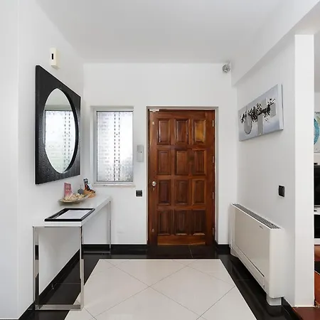Hébergement de vacances Deluxe 4bdr House W/ Pool By Lovelystay
