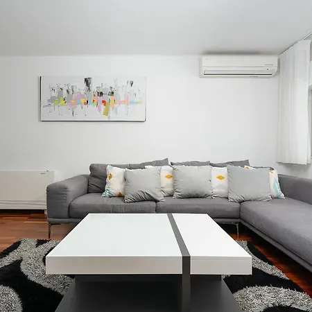 Deluxe 4bdr House W/ Pool By Lovelystay 波尔蒂芒
