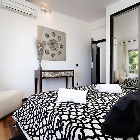 Deluxe 4bdr House W/ Pool By Lovelystay 別荘