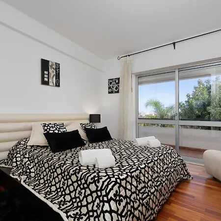 Holiday home Deluxe 4bdr House W/ Pool By Lovelystay *