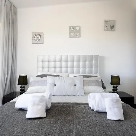 Holiday home Deluxe 4bdr House W/ Pool By Lovelystay Portimao