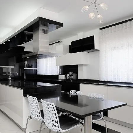 Holiday home Deluxe 4bdr House W/ Pool By Lovelystay Portimao