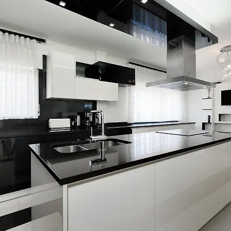 Deluxe 4bdr House W/ Pool By Lovelystay Portimao